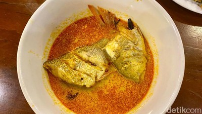 Sluurp! Gurih Berempah Gulai Ikan Kakap di Warung Apung Mak Lika