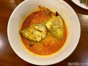 Nyam! Asam Pedas Gulai Ikan Kakap Putih di Warung Apung Mak Lika