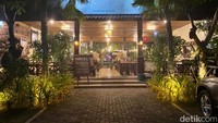Warung Apung Mak Lika berlokasi di Jl. Raya Pantura, Selasaan, Seletreng Situbondo, Jawa Timur. Restoran ini baru berdiri tahun 2017. Foto: detikcom/Riska Fitria