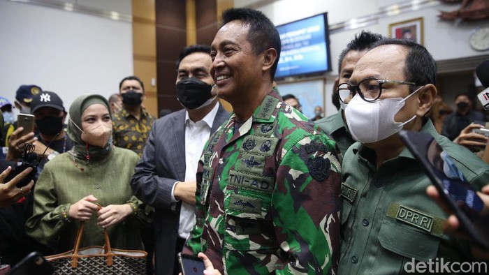 Komisi I DPR RI menyetujui Jenderal Andika Perkasa menjadi Panglima TNI usai menggelar fit and proper test.