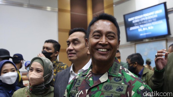 Komisi I DPR RI menyetujui Jenderal Andika Perkasa menjadi Panglima TNI usai menggelar fit and proper test.