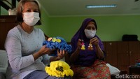 Bagi para lansia ini, keluarga adalah tempat kita berpulang, tempat kita bisa menemukan rumah dan merasakan kenyamanan. Mungkin sebagian dari lansia ini masih dapat merasakan hal serupa. Setidaknya para lansia di panti werdha ini bisa mendapatkan kebahagiaan mereka sendiri hingga akhir hayat.