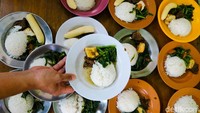 Mengurus lansia juga diperlukan ketelatenan dan kesabaran, karena ada ratusan warga binaan yang dirawat dengan berbagai macam perilaku.