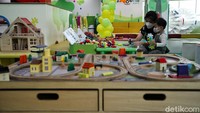 Salah satunya adalah area bermain anak Kidzooona di Mal Artha Gading.