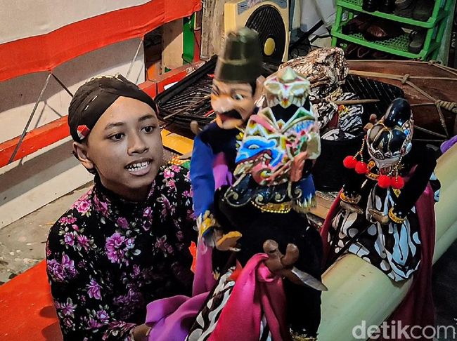 Yetuk ayol va yosh yigitning jinsiy aloqa fotosurati Qizlar Internetda qolga tushishdi