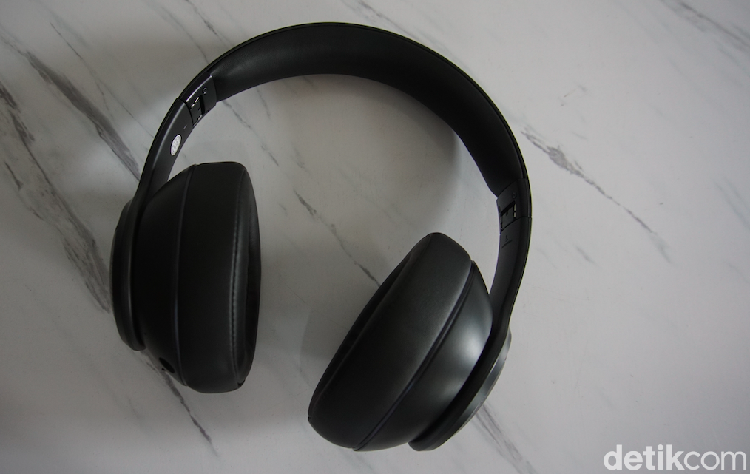 Fantech WH01 Wireless Headphone Fantech WH01 Wireless Headphone
