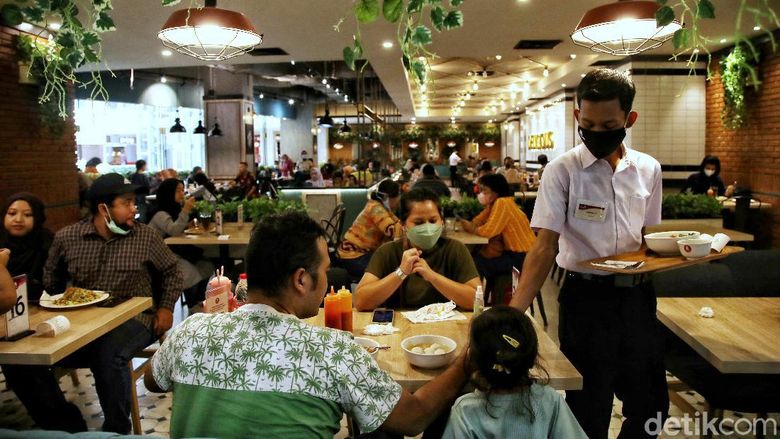 Geliat Restoran Mall di Jakarta Sambut PPKM Level 1 Geliat Restoran Mall di Jakarta Sambut PPKM Level 1