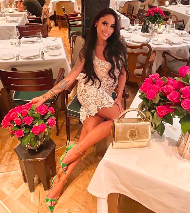 Kebanyakan kondom terbuat dari latex dan mengandung produk terbuat dari binatang. Iasmin pun menjelaskan bahwa dia baru mau bercinta jika menggunakan kondom vegan yang lebih ramah lingkungan. Foto: dok. Instagram