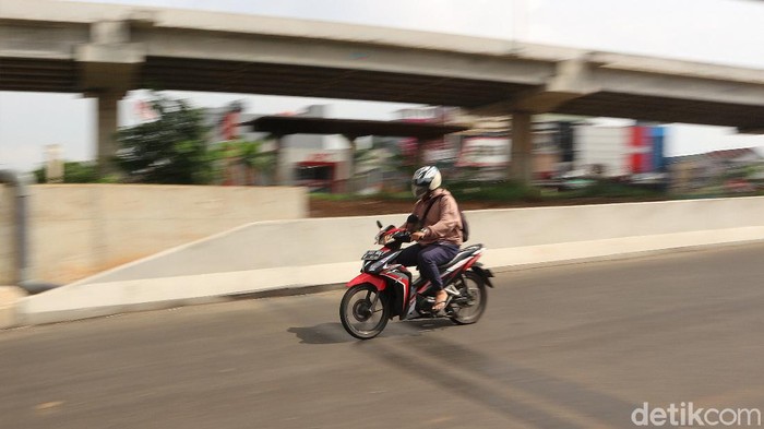 Ini yang Bikin Lalin Bekasi-Jakarta Semakin Lancar Pembangunan pelebaran Jembatan Kali Cakung akhirnya selesai. Hal itu langsung membuat lalu lintas arah Bekasi menuju Jakarta semakin lancar.
