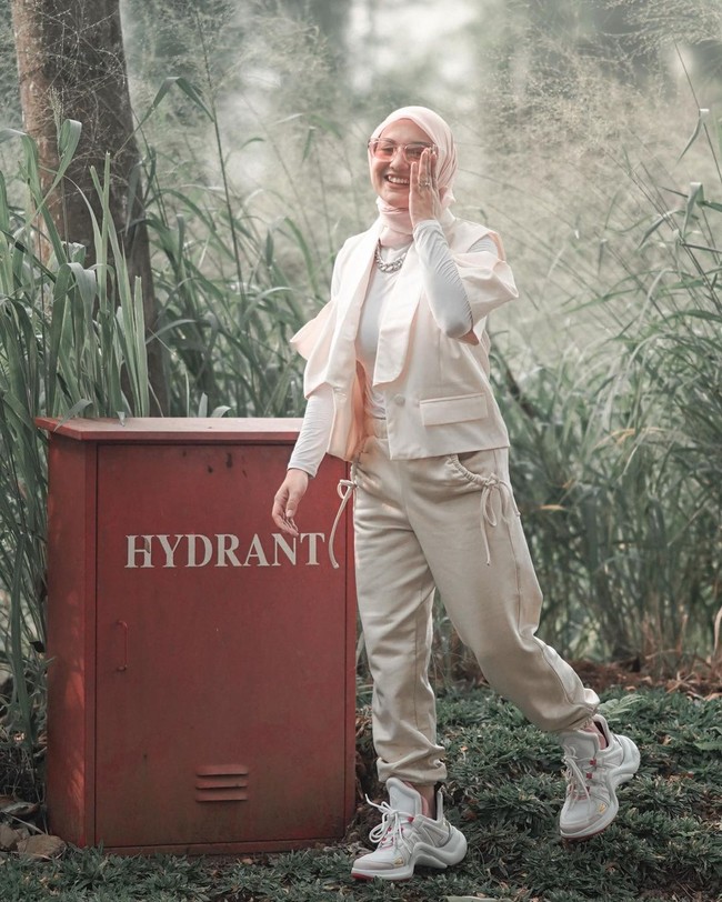 Seperti kebanyakan wanita, Irish Bella mengalami kenaikan berat badan saat hamil. Saat diwawancara media pada Juni 2020, Irish mengungkapkan berat badannya sudah naik 20 kg saat usia kehamilannya enam bulan. Foto: Instagram @_irishbella_