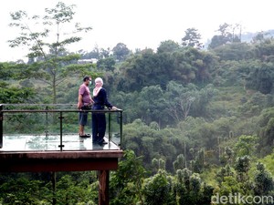 Jembatan Kaca Bogor Ini Kecil, Tapi Viewnya Lumayan Ajib