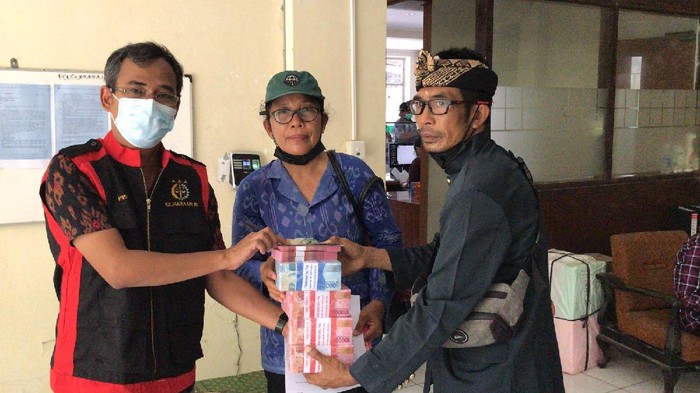 Kejari Klungkung sita uang dalam perkara dugaan korupsi di LPD Desa Adat Ped, Kecamatan Nusa Penida, Kabupaten Klungkung, Bali.