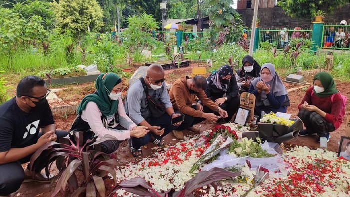Keluarga kembali kunjungi Vanessa Angel dan suaminya