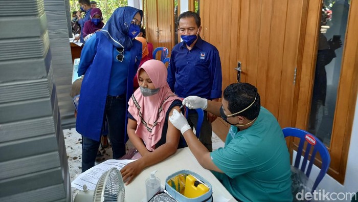 nasdem gelar vaksinasi di ponorogo