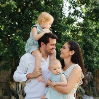 Pernah bercerai, Marissa Nasution memilih merahasiakan pernikahannya yang kedua kali. Pada 2017, presenter, model sekaligus aktris ini menikahi pria Jerman bernama Benedikt Brueggemann. Foto: Instagram: @marissaln