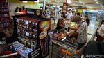 PPKM Level 1, Supermarket Diserbu Warga
