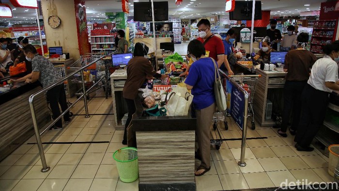 PPKM Level 1, Supermarket Diserbu Warga PPKM Level 1, Supermarket Diserbu Warga