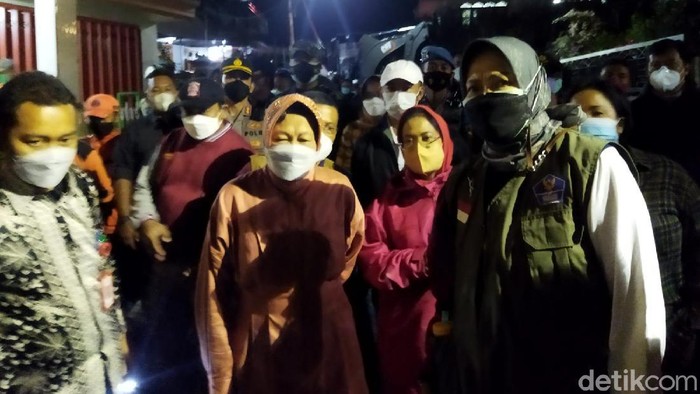 risma tinjau banjir bandang kota batu