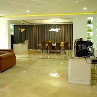 Setiap lantai rumah menggunakan marmer. Mewah! (Foto: YouTube/Trans7 Official)