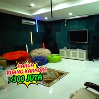 Selantai dengan tempat main biliard, ada ruang karaoke yang pembuatannya mencapai Rp 300 juta. (Foto: YouTube/Trans7 Official)