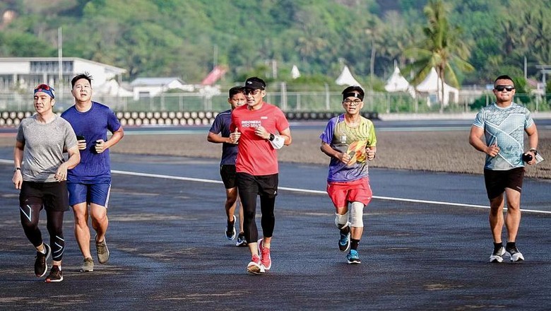 Sandiaga Uno di Mandalika Menparekraf Sandiaga Uno usai melihat langsung progres pembangunan sirkuit Mandalika sambil olahraga lari, Jumat (5/11/2021).