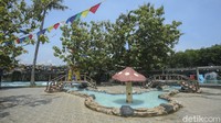 Saat ini Pantai Wana Griya buka setiap hari mulai pukul 08.00-17.00 WIB. 