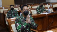 Andika tampak didampingi sejumlah petinggi TNI AD. Namun, tidak tampak KSAL Laksmana Yudo Margono, KSAU Marsekal TNI Fadjar Prasetyo, dan Panglima TNI Marsekal Hadi Tjahjanto.