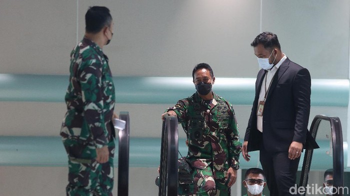 Jenderal Andika Perkasa tengah menjalani uji kelayakan dan kepatutan atau fit and proper test di Komisi I DPR RI. Ini foto-fotonya!