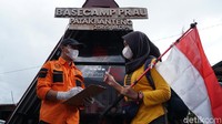 Pendaki yang akan menaiki Gunung Prau, harus menunjukan bukti sudah di vaksin 2 kali dan menunjukan hasil antigen negatif.