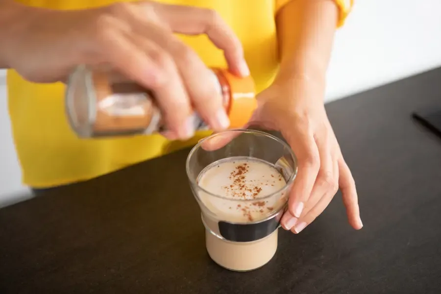 Terlalu Banyak Makan Kayu Manis, Wanita Ini Kecanduan dan Tak Bisa Berhenti