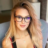 Inilah potret Veronika Rajek dengan fitur wajah yang mempesona. Menjadi cantik, diakui Veronika kerap mendapatkan hujatan. Foto: dok. Instagram/@veronikarajek