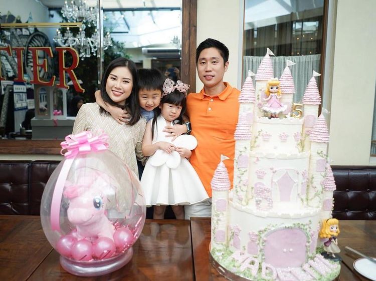 Angela Tanoesoedibjo Punya Momen Seru saat Hangout Bareng Keluarga