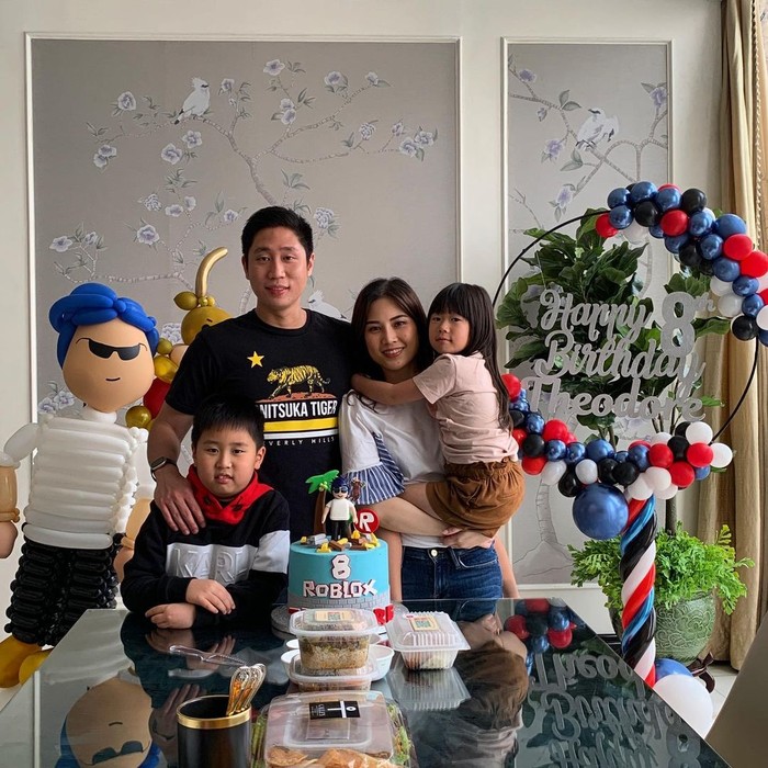 Angela Tanoesoedibjo Punya Momen Seru saat Hangout Bareng Keluarga Angela Tanoesoedibjo Punya Momen Seru saat Hangout Bareng Keluarga