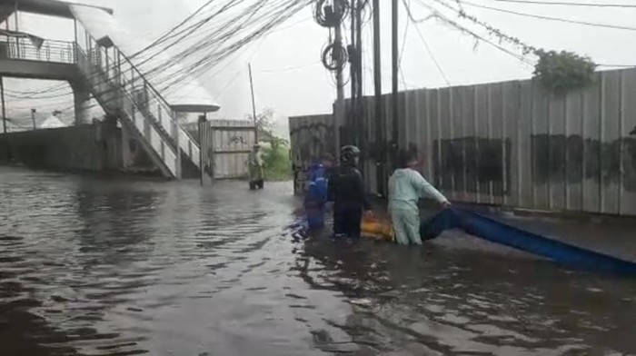 Banjir di perempatan Seskoal Jaksel