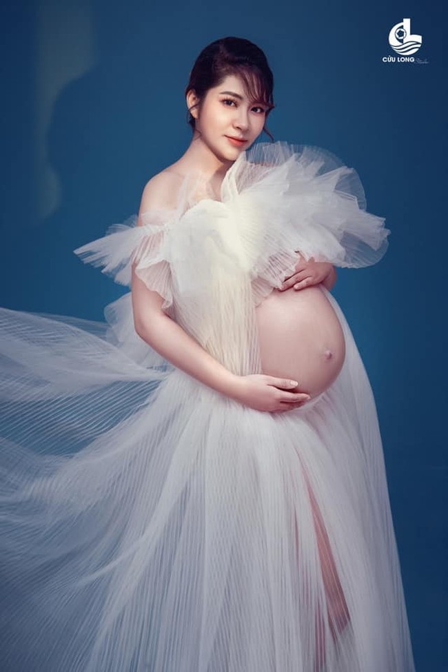 “Saat aku keluar dari pernikahan kami, tubuhku hancur, pikiranku rusak. Aku bahkan tidak uang lebih dari VND 100.000 (sekitar Rp 60 ribuan) di kantong ku,” tambahnya. Foto: Dok. Facebook Dang Thu Thao