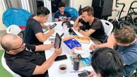 Menurut ungakapannya, Iko Uwais bahkan pernah menerima bayaran hingga lebih Rp 14,3 Milyar. Di atas 1 (juta dollar Amerika) lah, lumayan buat bayar listrik, kata Iko Uwais saat diwawancara Atta Halilintar dalam YouTubenya. Foto: Instagram/iko.uwais