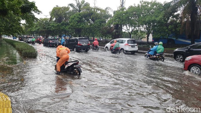 Genangan di Jakbar pada Minggu (7/11) sore / Dok. Istimewa