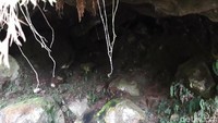 Ada tempat bersejarah di Boyolali, namanya Gua Raja. Lokasi tersebut dahulu kala sering digunakan Raja Keraton Surakarta Sinuhun Paku Buwono (PB) VI bertemu dengan Pangeran Diponegoro. Mereka bertemu untuk mengatur siasat melawan Belanda. 