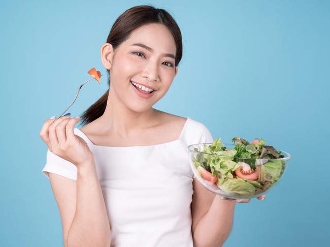 Jalan Kaki Usai Makan Bisa Bantu Lancarkan Pencernaan
