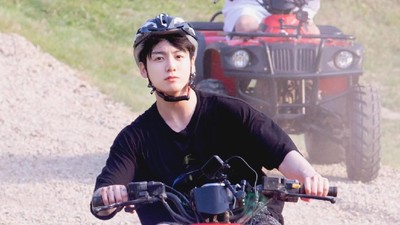 8 Foto Jungkook BTS Tanpa Make Up, Bikin Netizen Pangling dan Terpana