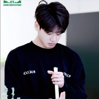 Meskipun tak memegang posisi sebagai visual grup BTS, Jungkook memikat banyak penggemar dengan suara dan ketampanannya. Baru-baru ini, ia tampil dalam sampul majalah Forbes Korea edisi November 2021 dengan julukan “Forbes Korea Model Idol.” Foto: dok. Twitter @inthesoop_tv