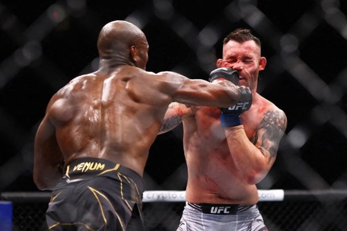 NEW YORK, NEW YORK - NOVEMBER 06: (L-R) Kamaru Usman celebrates punches Colby Covington in their welterweight title bout during the UFC 268 event at Madison Square Garden on November 06, 2021 in New York City.   Mike Stobe/Getty Images/AFP (Photo by Mike Stobe / GETTY IMAGES NORTH AMERICA / Getty Images via AFP)