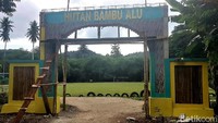Laboratorium berukuran sekira empat kali lima meter ini, berada di tengah kawasan hutan bambu, Desa Alu, Kecamatan Alu, Kabupaten Polewali Mandar.
