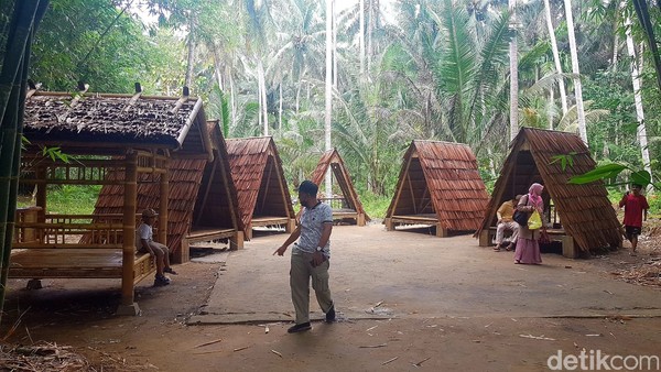 Laboratorium berukuran sekira empat kali lima meter ini, berada di tengah kawasan hutan bambu, Desa Alu, Kecamatan Alu, Kabupaten Polewali Mandar. (Abdy Febriady)