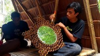 Harganya juga bervariasi, mulai 40 ribu sampai 120 ribu rupiah per unit. Tergantung jenis dan ukuran. (Abdy Febriady)