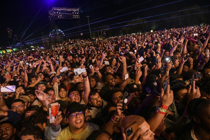 Membludaknya penonton yang hadiri festival musik Astroworld di AS berujung maut. Sebanyak 8 orang dilaporkan tewas akibat berdesakan di konser musik itu.
