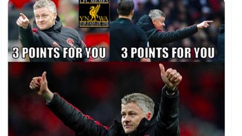 Ole Gunnar Solskjaer seakan dengan mudahnya bagi-bagi poin untuk tim lawan. Foto: Twitter