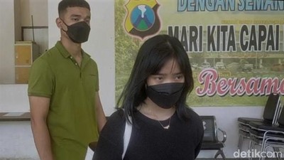 Momen Keluarga Vanessa Angel-Bibi Datangi RS Bhayangkara Polda Jatim