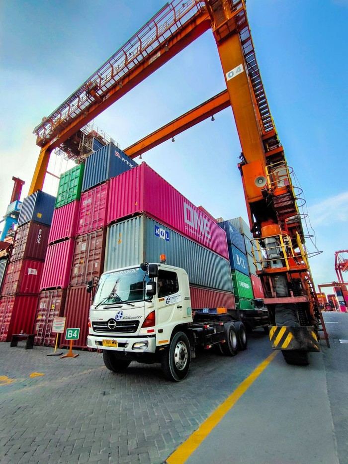 NPH Optimalkan Pelayanan Pelabuhan di Tengah Perkembangan Industri PT Nusantara Pelabuhan Handal (PORT) atau NPH terus meningkatkan keunggulan pelayanan di tengah berkembangnya industri masa kini.