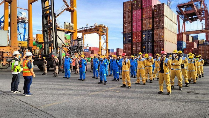 NPH Optimalkan Pelayanan Pelabuhan di Tengah Perkembangan Industri PT Nusantara Pelabuhan Handal (PORT) atau NPH terus meningkatkan keunggulan pelayanan di tengah berkembangnya industri masa kini.